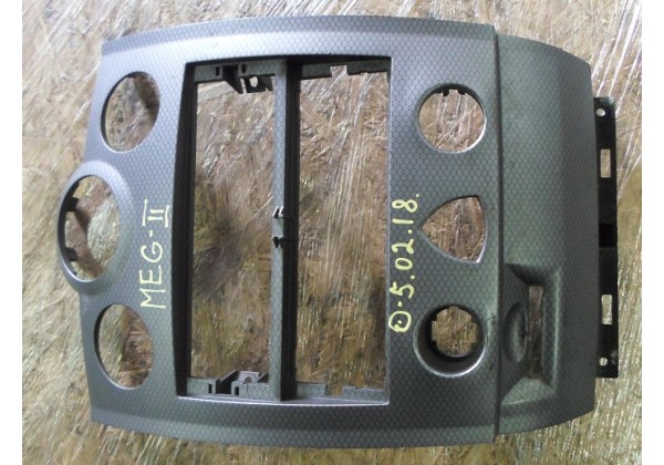 Накладка на торпедо Renault Megane II, 8200178630