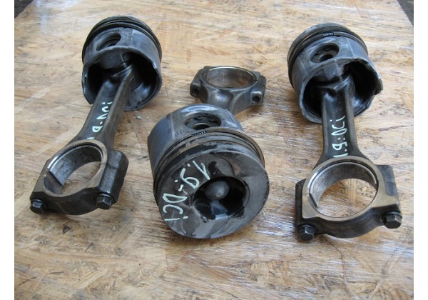 поршні двигуна Renault,1.9dci,7701472833