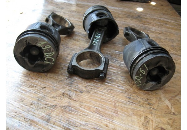 поршні двигуна Renault,1.9dci,7701472833