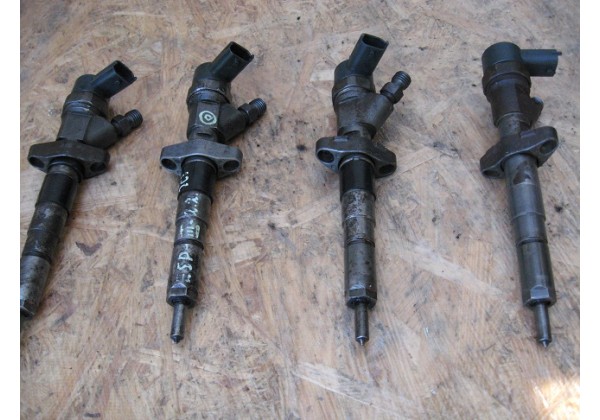 Форсунка BOSCH Renault Espace III, Laguna II 2.2 dci, 0445110038, 8200010074, корпус пошкоджений, начинка ціла