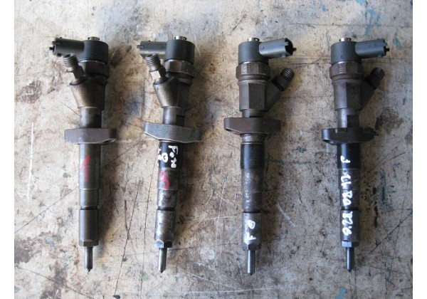 Форсунка BOSCH Renault Espace III, Laguna II 2.2 dci, 0445110038, 8200010074, корпус пошкоджений, начинка ціла