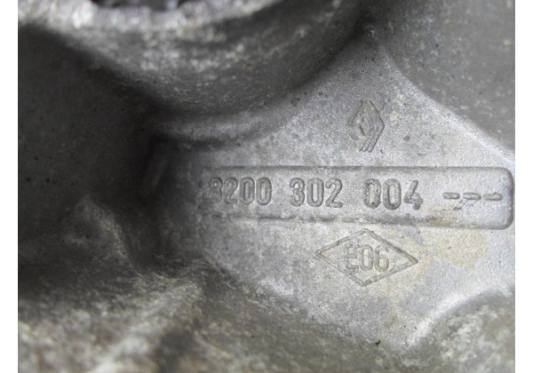 кронштейн двигуна,правий Renault Laguna II,1.9 dci,8200302004