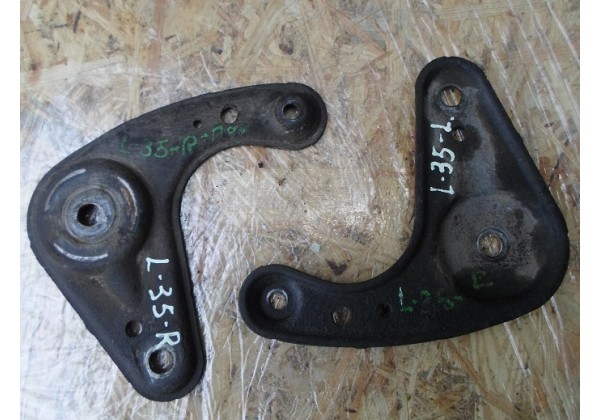 кріплення передньої балки, кронштейн Renault Laguna II, Espase IV, VelSatis, 8200269897, 8200269856, 7700423162, 7700423161