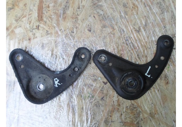 кріплення передньої балки, кронштейн Renault Laguna II, Espase IV, VelSatis, 8200269897, 8200269856, 7700423162, 7700423161