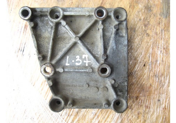 Кронштейн компрессора кондиционера Renault Laguna 2.2 d, 7700857226