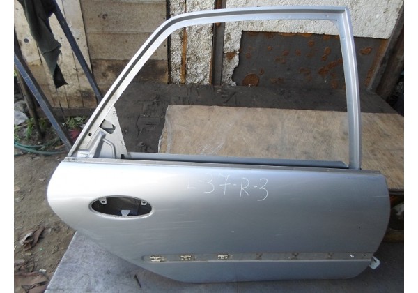 Двері задні праві Renault Laguna, хетчбек