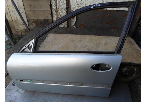 Двері передні ліві Renault Laguna, хетчбек