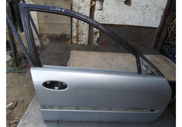 Двері передні праві Renault Laguna, хетчбек