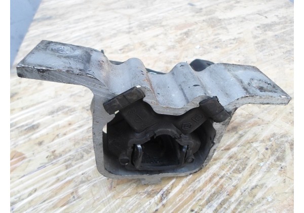 Подушка, опора двигуна права верхня Renault Logan, Sandero, 1.4 8V, 1.6 8V, 112107695R, 6001547893, 6001548157, 8200420742, 8200805581