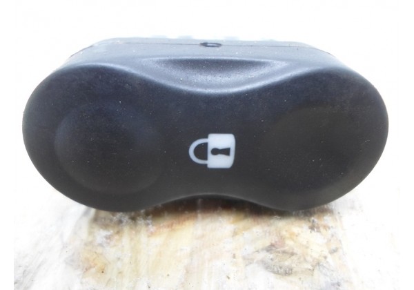 Кнопка центрального замка Renault Logan, Sandero, Duster, 8200870250, 2005-2014 р
