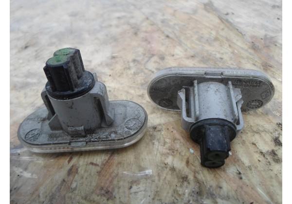 Повторювач поворота Renault Logan 05-08, 8200257884