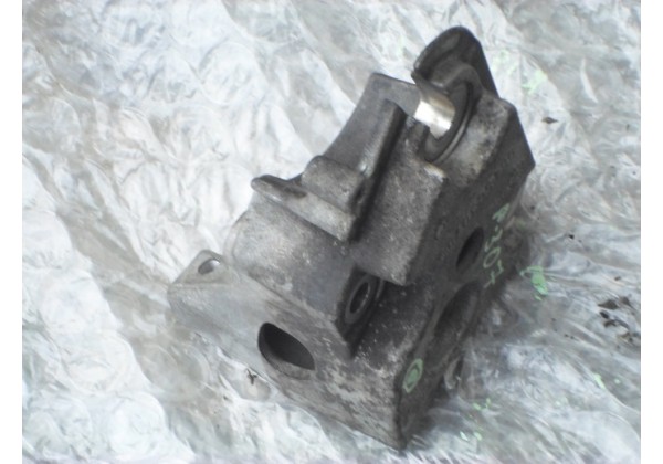 кронштейн кріплення двигуна,правий Citroen C5,Jumpy,Peugeot Expert,307,Scudo,2.0 hdi,9645030780