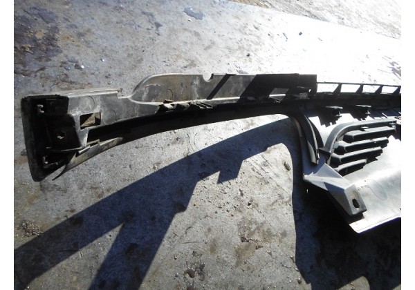 решітка передня Renault Laguna,7700419765