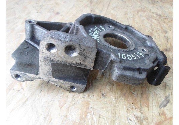 кронштейн ТНВД Renault 1.9 d, 7700106975,7700115527,8200065848