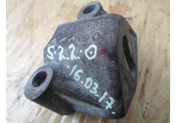 кронштейн Renault Safrane 2.2