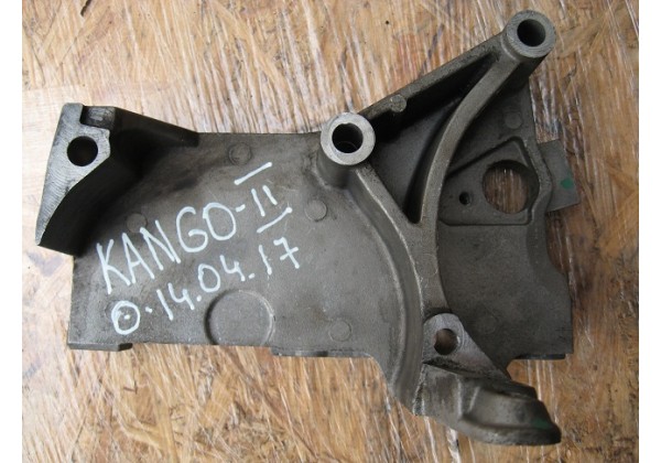 кронштейн кріплення ТНВД Renault Kangoo, II, Megane II, Scenic II, Clio II, Logan, Sandero 1.5dci, 8200101196
