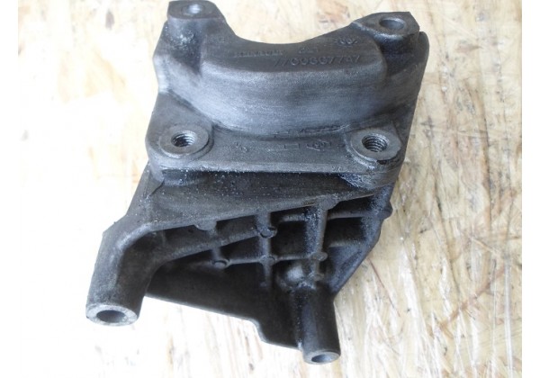 Кронштейн насоса гідропідсилювача Renault 19 1.9 d, 7700867747