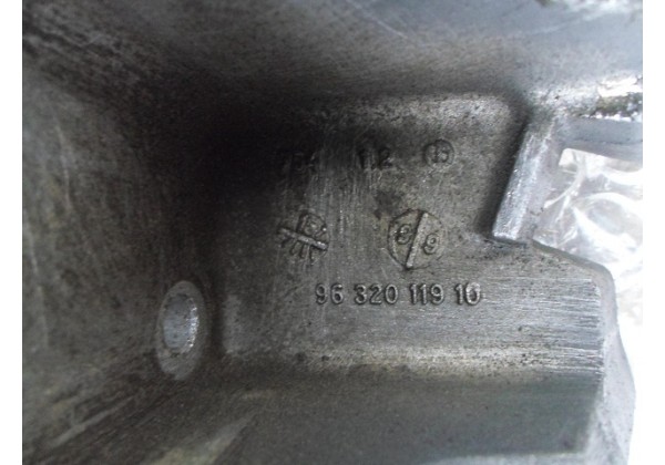 кронштейн паливного фільтра,лівий,Citroen Xsara II,Berlingo,Peugeot Partner,206,306,406,2.0 hdi,9632011910