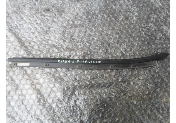 накладка на лобове скло(ліва,права) Xsara II,2.0 hdi,9623142980,9623142880