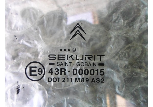 скло дверки,праве передне Xsara II,2.0 hdi