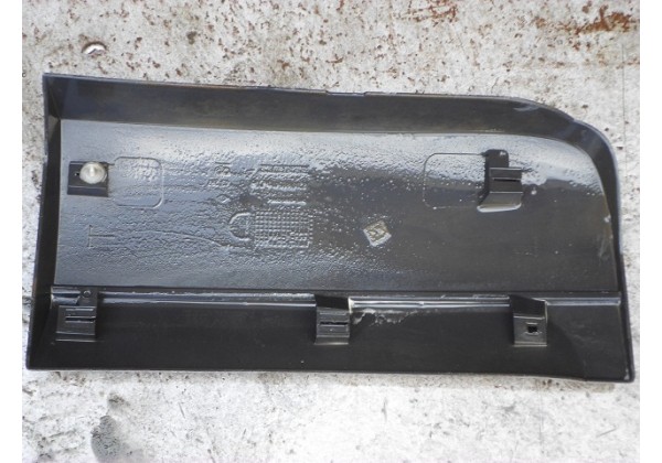 Накладка задньої правої розпашної дверки Renault Kangoo, 8200188541, 7700304870, 8200101806*