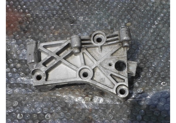 кронштейн кріплення ТНВД Renault Kangoo, II, Megane II, Scenic II, Clio II, Logan, Sandero 1.5dci, 8200101196