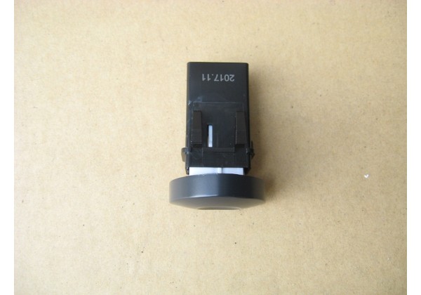 Кнопка аварійки Renault Symbol, Clio II, Kangoo, 8200442723