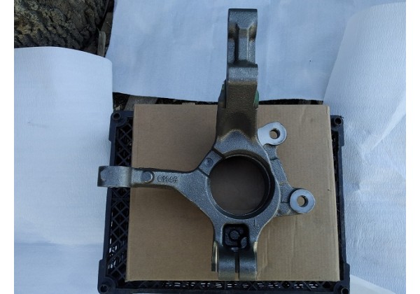 Цапфа, кулак поворотний передній лівий, без АБС Renault Logan, Sandero, 6001548864, 6001548236, 6001547694