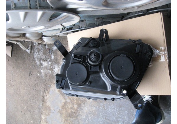 Фара права, чорна Renault Duster, 10-15