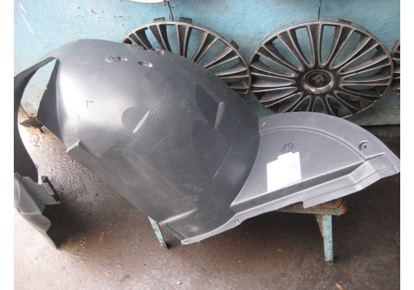 Підкрилок переднього крила лівий Peugeot 307, 01-05, 7136N6*