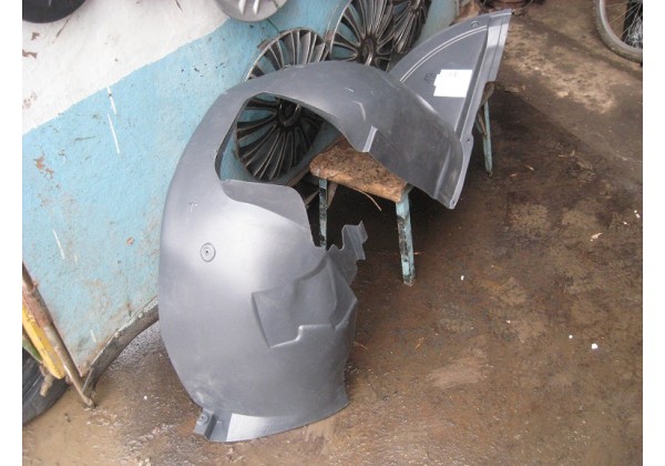 Підкрилок переднього крила лівий Peugeot 307, 01-05, 7136N6*