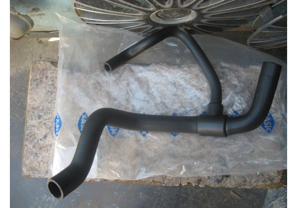 Патрубок радіатора нижній Renault Scenic, Megane 1.4, 1.6, 1.8, 2.0 16V, 1.9 dci, 99-03, 7700413941