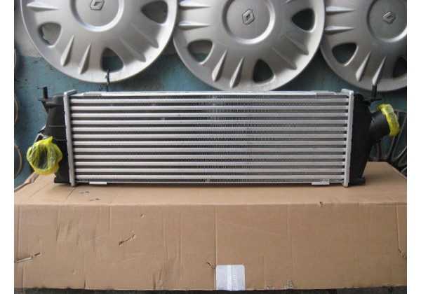 Радіатор інтеркулера Renault Trafic II 2.0, 2.5 dci, 4416946946, 8200411160, 9385416162
