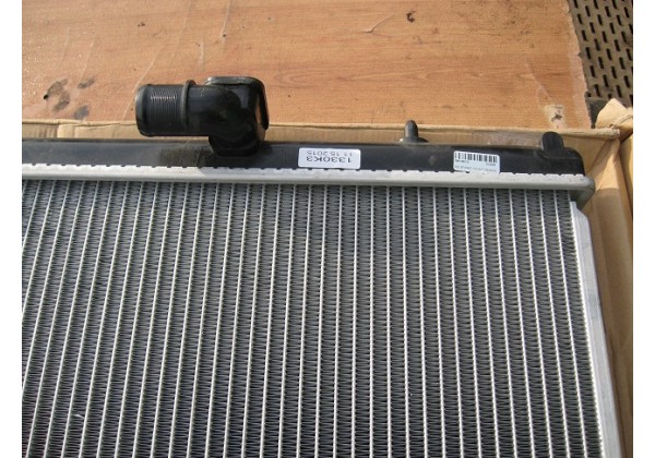 Радіатор охолодження C5 01-04 ( 3.0 V6 ), C8 02 >(  2.0 16V, 2.0, 2.2 hdi, 3.0 V6), 607 00 >(3.0 V6 24V), 807 02 >(2.0 16V, 2.2, 2.0, 2.2 hdi,3.0 V6 ), Expert II ( 2.0 16V) , 1330K3, на коробку автомат
