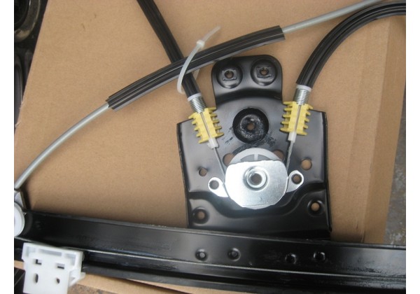 Склопідйомник лівий передній під електропривід Citroen C5 III, 9675899080