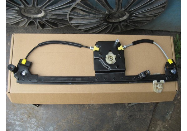 склопідйомник правий передній електричний Renault Scenic II, 8200118775