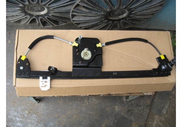склопідйомник лівий передній електричний Renault Scenic II, 8200118777