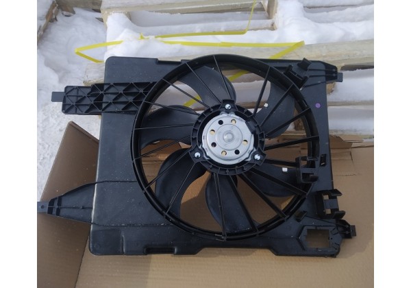Вентилятор основний з дифузором радіатора Renault Megane II, Scenic II, Kangoo II, 7701054966, 7701070315, 7701071862, 7701051495