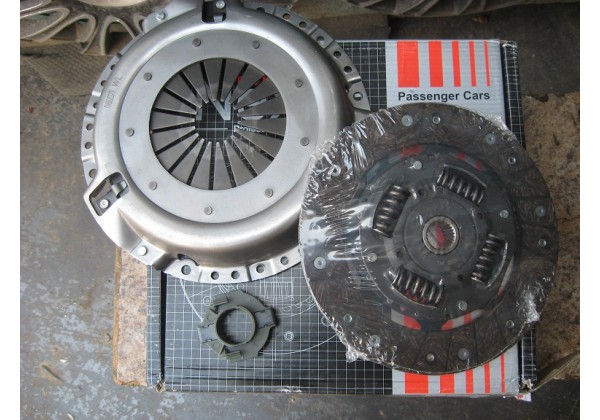 Комплект зчеплення Renault Clio II, Espace III, Laguna, Megane, Scenic 1.8, 2.0 16V, 7701205131, 7701468832, 7701468833