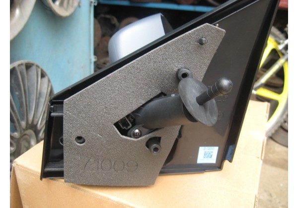 Дзеркало праве механічне Renault Clio III, 7701071864