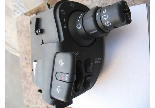 Перемикач двірників, (правий) Renault Kangoo II, Clio III, Modus, 8201590631, 7701060097