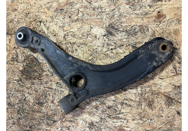 Ричаг передньої підвіски правий нижній Renault Master 3, 8200688875