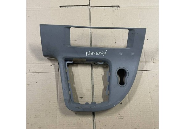 Накладка центральної консолі Renault Kangoo 2, 8200837875