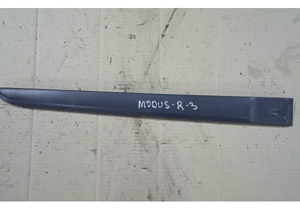 Молдинг правої задньої дверки Renault Modus, 8200213817 *