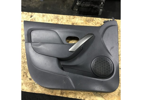 Обшивка, карта лівої передньої дверки Renault Sandero Stepway 2, 809099758R, 809090087R