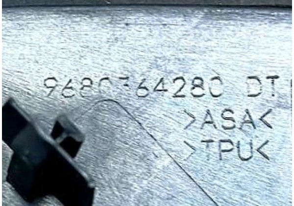 Декоративна накладка переднього правого крила Peugeot 308, T7, 07-13, 902562, 9680364280