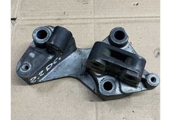 Кронштейн кріплення ГБЦ Renault Espace 4, Laguna 2, Master 1-2, Trafic 2, 2.2-2.5 DCi, 8200140428