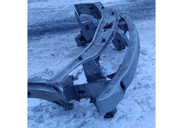 Панель передня, посилювач бампера, телевізор Дачія Сандеро 1