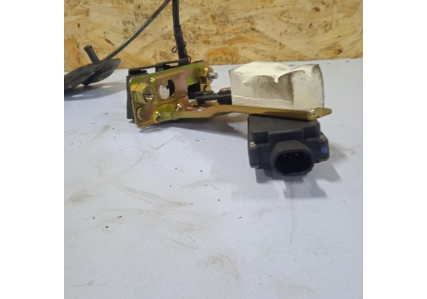 Замок кришки багажника лівий Citroen C3 Pluriel, 9642883580