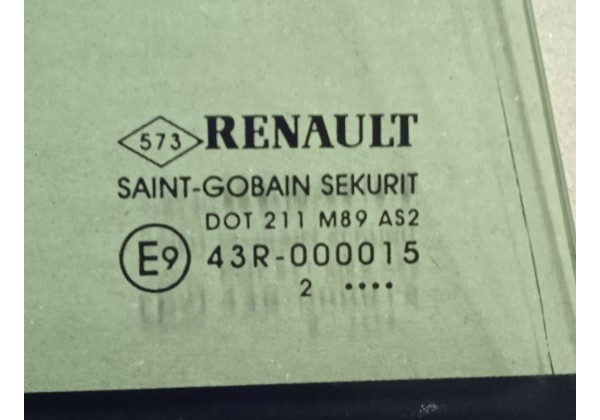 Скло трикут правої задньої дверки Renault Megane 3, універсал, 822200012R